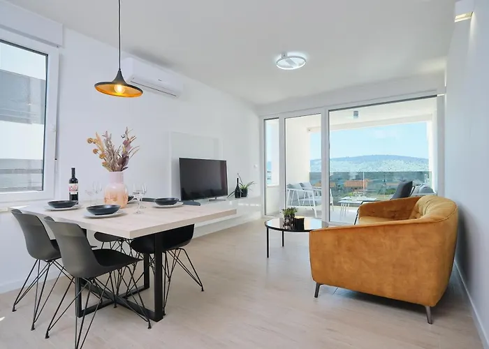Queen Apartment